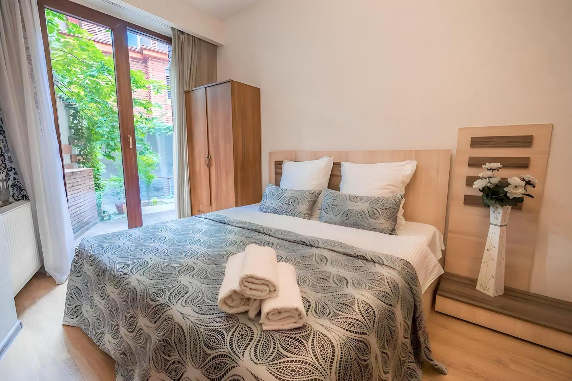 Cabernet Corner Apartment Tbilisi ภายนอก รูปภาพ
